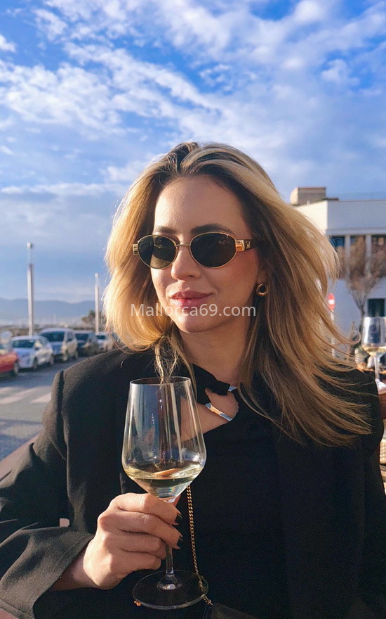 Emma Ferrer . 652464839. Citas en MALLORCA, MALLORCA. www.mallorca69.com.