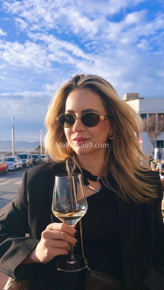 Emma Ferrer . 652464839. Citas en MALLORCA, MALLORCA. www.mallorca69.com.